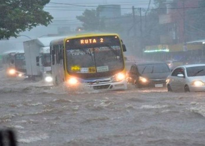 paraguay3 Fuertes aguaceros dejan al menos tres fallecidos y destrozos en Paraguay