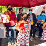 MIFAMILIA entrega paquetes a casos de partos múltiples en Distrito II de Managua Entrega de paquetes para familias de partos múltiples en Managua