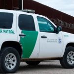 Migrante murió por camioneta que se volcó durante una persecución, EEUU Migrante murió por camioneta que se volcó durante una persecución, EEUU