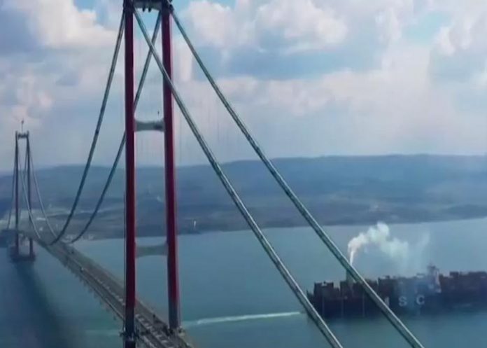 Turquía inaugura puente colgante entre Asia y Europa, el más largo del mundo