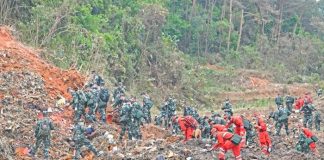 Recuperan caja negra de avión siniestrado en el sur de China