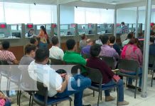 Más de 194 millones de dólares captó Nicaragua en remesas durante enero Personas retirando remesas en Nicaragua