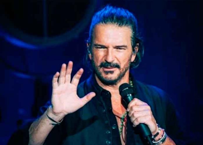 Ricardo Arjona da positivo a COVID-19