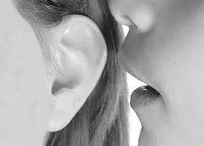 Espantosos susurros por la noche le pedían a joven que se suicidara