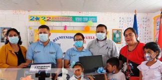 Entrega de equipos para estudiantes en Somoto, Madriz