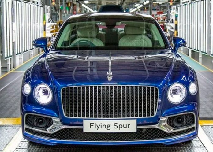 ¡A pescar carros de lujo! Se hunden 4 mil valorados en 155 MDD