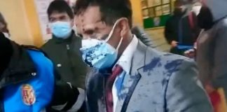 ¡Que pase el desgraciado! Le interrumpen la boda por no pasar pensión