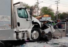 Fuerte encontronazo entre camioneta y camión en Tipitapa Fuerte choque en la Carretera Panamericana Norte, Tipitapa