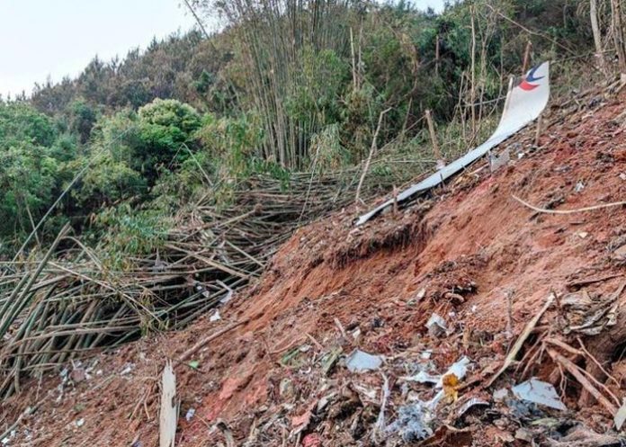 video-china- Revelan videos de la caída del avión con 132 pasajeros en China