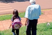 ¡Conmovedor! A sus 91 años acompaña a su bisnieta a la escuela ¡Conmovedor! A sus 91 años acompaña a su bisnieta a la escuela