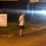 ¡Amor incondicional! Todos los días espera a su hija en parada de autobús