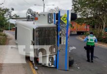 Vuelco de rastra en rotonda de Catarina, Masaya