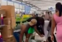 Video: Clientes evitan que mujer sea violada dentro de un Walmart, EE.UU Video: Clientes evitan que mujer sea violada dentro de un Walmart, EE.UU