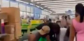 Video: Clientes evitan que mujer sea violada dentro de un Walmart, EE.UU