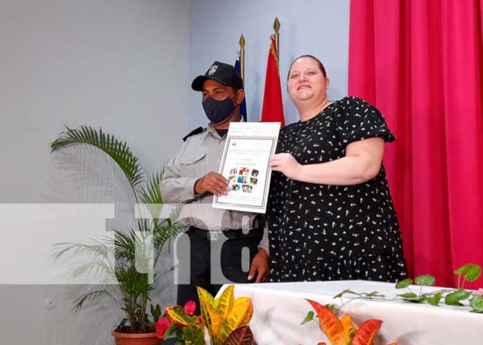 Ex miembros del Ministerio de Interior y el Ejercito de Nicaragua, recibieron títulos de propiedad