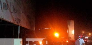 Hombre se queda dormido en camión e impacta con un rótulo en Carazo