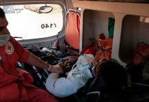 Mujer irrumpe en ambulancia que trasladaba a hombre tras ataque de celos