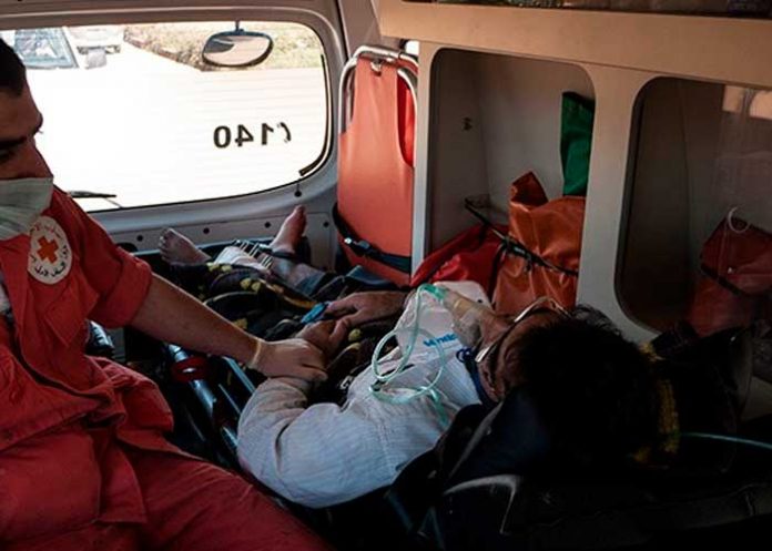 1 Mujer irrumpe en ambulancia que trasladaba a hombre tras ataque de celos