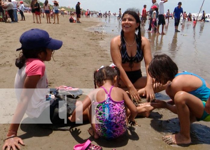 Desborde de bañistas en Pochomil este Viernes Santo