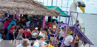 Turistas nacionales y extranjeros visitan las playas de Morrito, Río San Juan