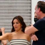 Captan a la actriz Eva Longoria comiendo en un mercado de México