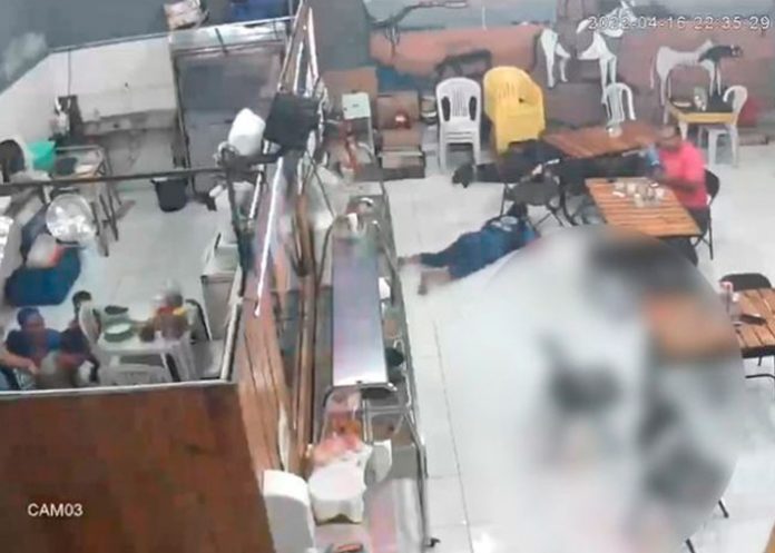 Asesinado brutalmente a tiros dentro de un restaurante