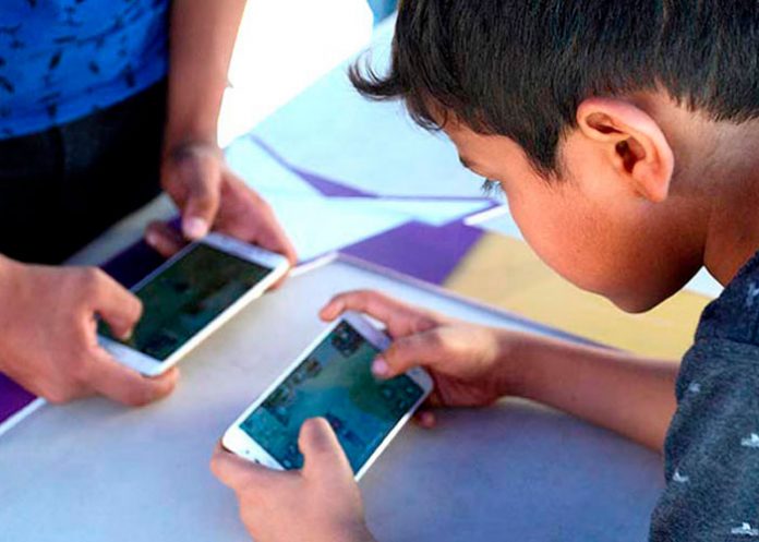 ¡Por jugar free fire! Le quitan el celular y decide apuñalar a su hermana