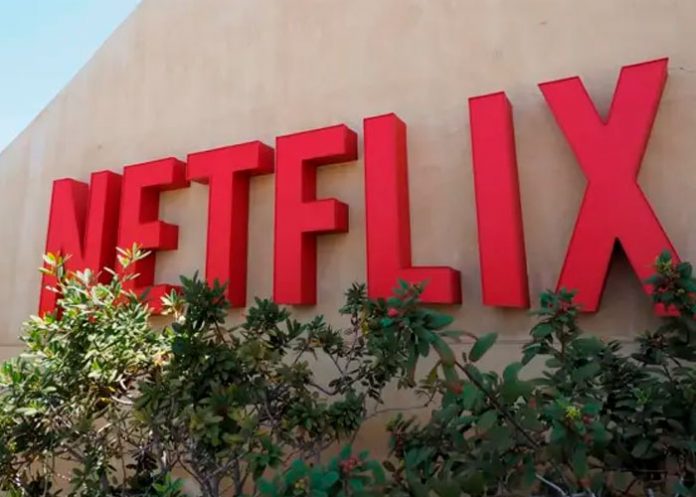 Acciones de Netflix se desploman tras baja de suscriptores en 10 años