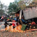 Accidente de tránsito termina en vuelco de camión en Jalapa Accidente de tránsito termina en vuelco de camión en Jalapa