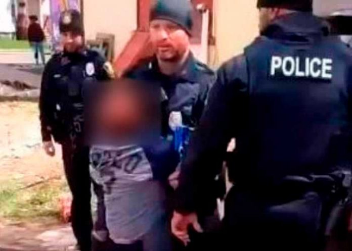 Detención violenta de un niño causa indignación en Estados Unidos