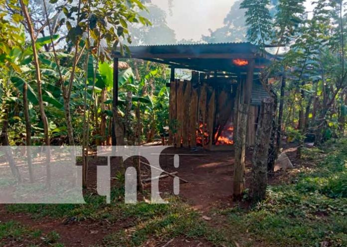 Incendio arrasa con la cocina de una vivienda en Río Blanco