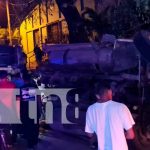 Falla en los frenos deja rastra volcada en la Carretera Vieja a León