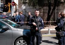 ¡Vivo de milagro! Padre es apuñalado mientras daba misa en Francia Sacerdote es apuñalado mientras daba una misa en Niza, Francia