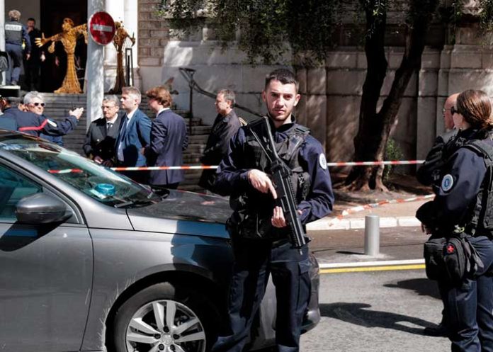 Sacerdote es apuñalado mientras daba una misa en Niza, Francia
