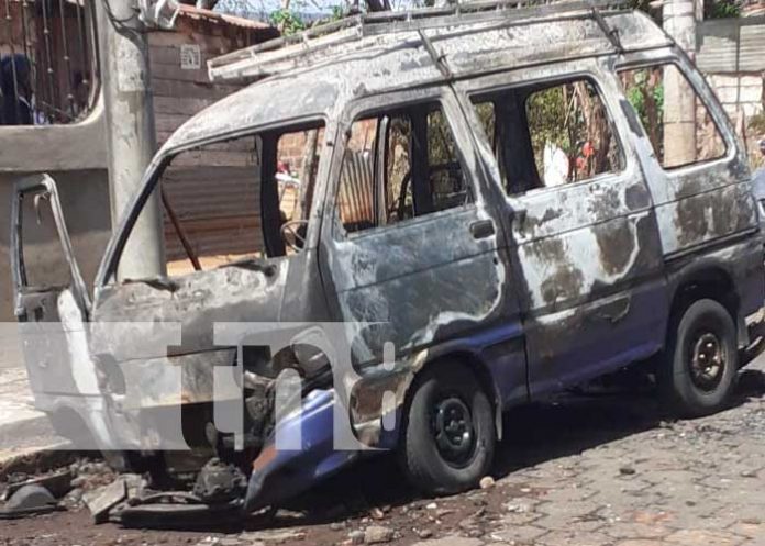 Vehículo incendiado en el departamento de León