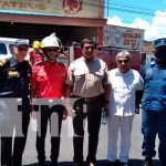 Bomberos realizan maniobras demostrativas en Granada