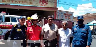 Bomberos realizan maniobras demostrativas en Granada