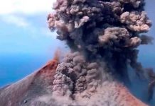 Volcán formado del Krakatoa eleva las alertas en Indonesia