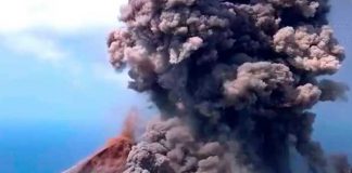 Volcán formado del Krakatoa eleva las alertas en Indonesia