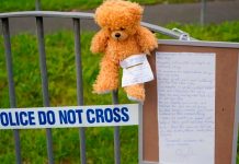 Asesinato de una niña de 13 años en Atlanta, por mafias de Estados Unidos El asesinato de una niña de 13 años en Atlanta, por la mafias de Estados Unidos.