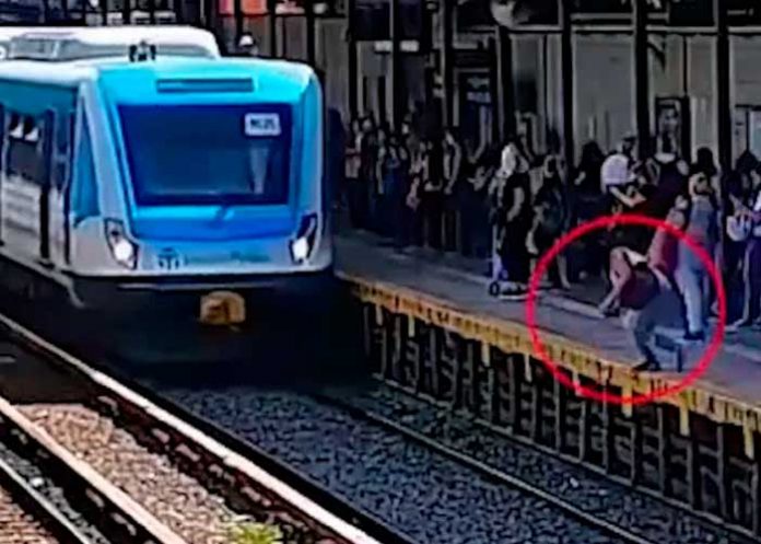 .1 Intenta suicidarse lanzándose al tren y la rescatan