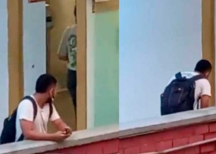 Joven es captado acosando a compañeras en una universidad de Colombia