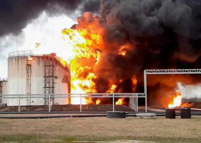 Ucrania ataca con helicópteros un depósito de petróleo ruso