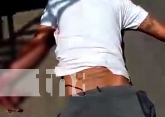 Peatón herido de gravedad al ser atropellado por un bus en Tipitapa