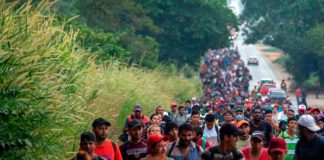 México disuelve caravana de migrantes y detiene a más de 700 personas