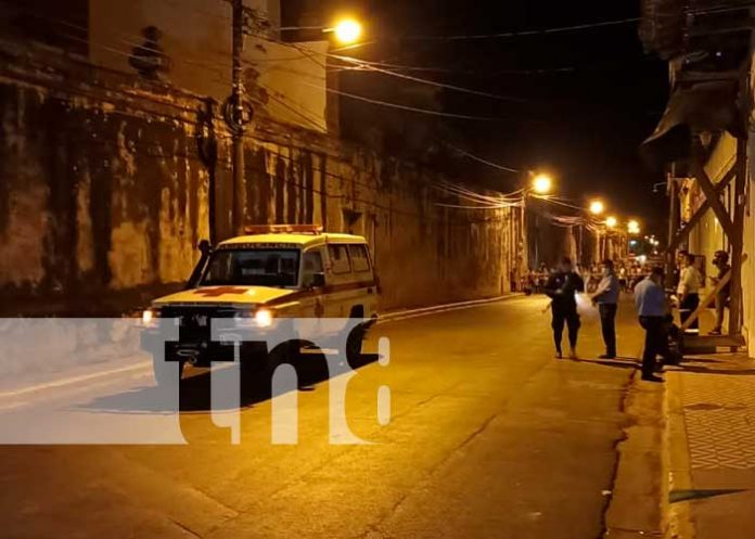 Joven muere al caer de uno de los muros de la Iglesia San Francisco en Granada