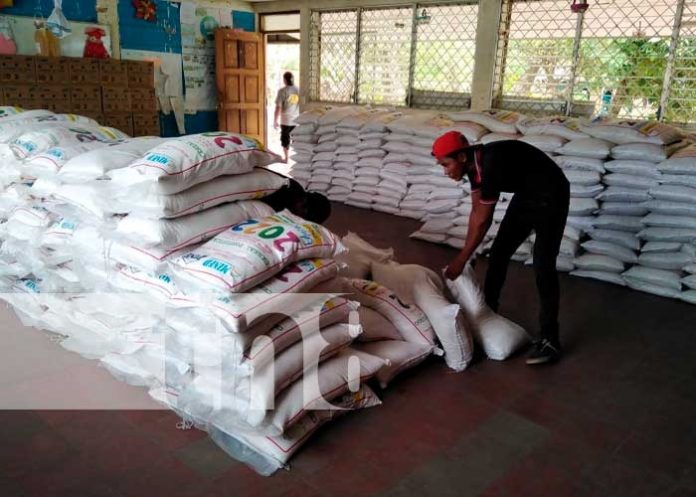 Altagracia recibe la segunda entrega de la merienda escolar