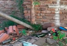 Hallan cadáver de hombre en una cama y a su madre enterrada en el jardín
