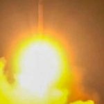 «Sin responsables» Tres cohetes cayeron en una refinería en Irak Cohetes impactan contra una refinería en Irak