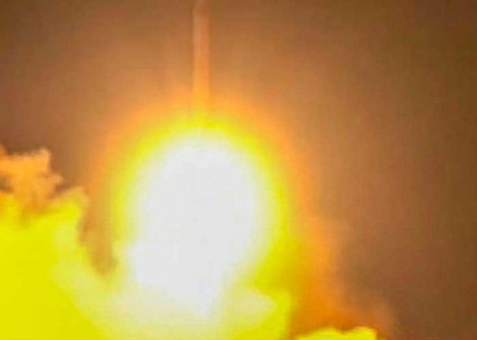 Cohetes impactan contra una refinería en Irak